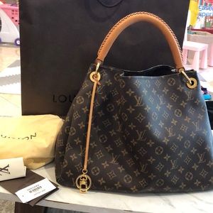 Louis Vuitton Artsy MM Monogram Bag
